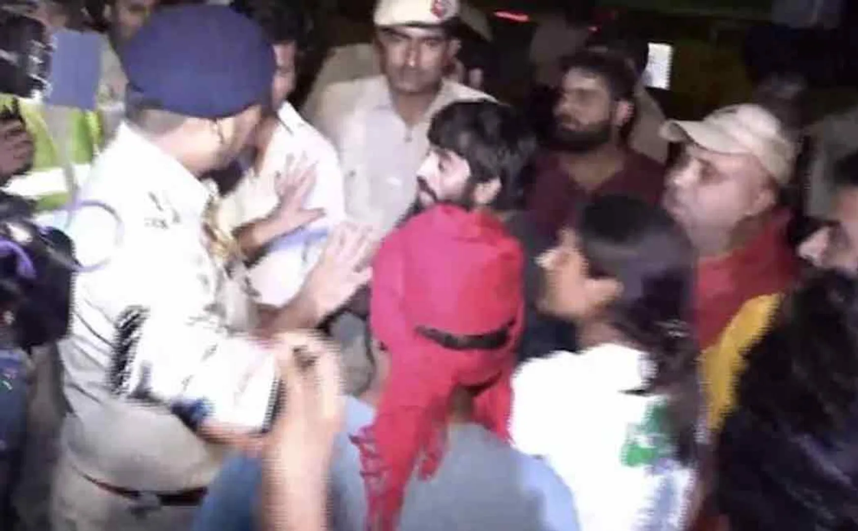 Confusion at Jandar Mantar; Police made trouble on struggling wrestlers?
