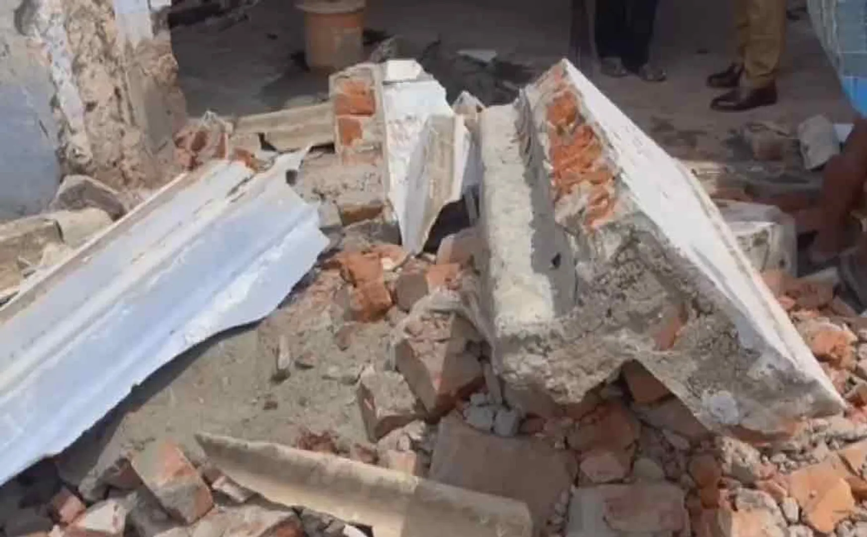  The wall collapsed and the worker passes away 