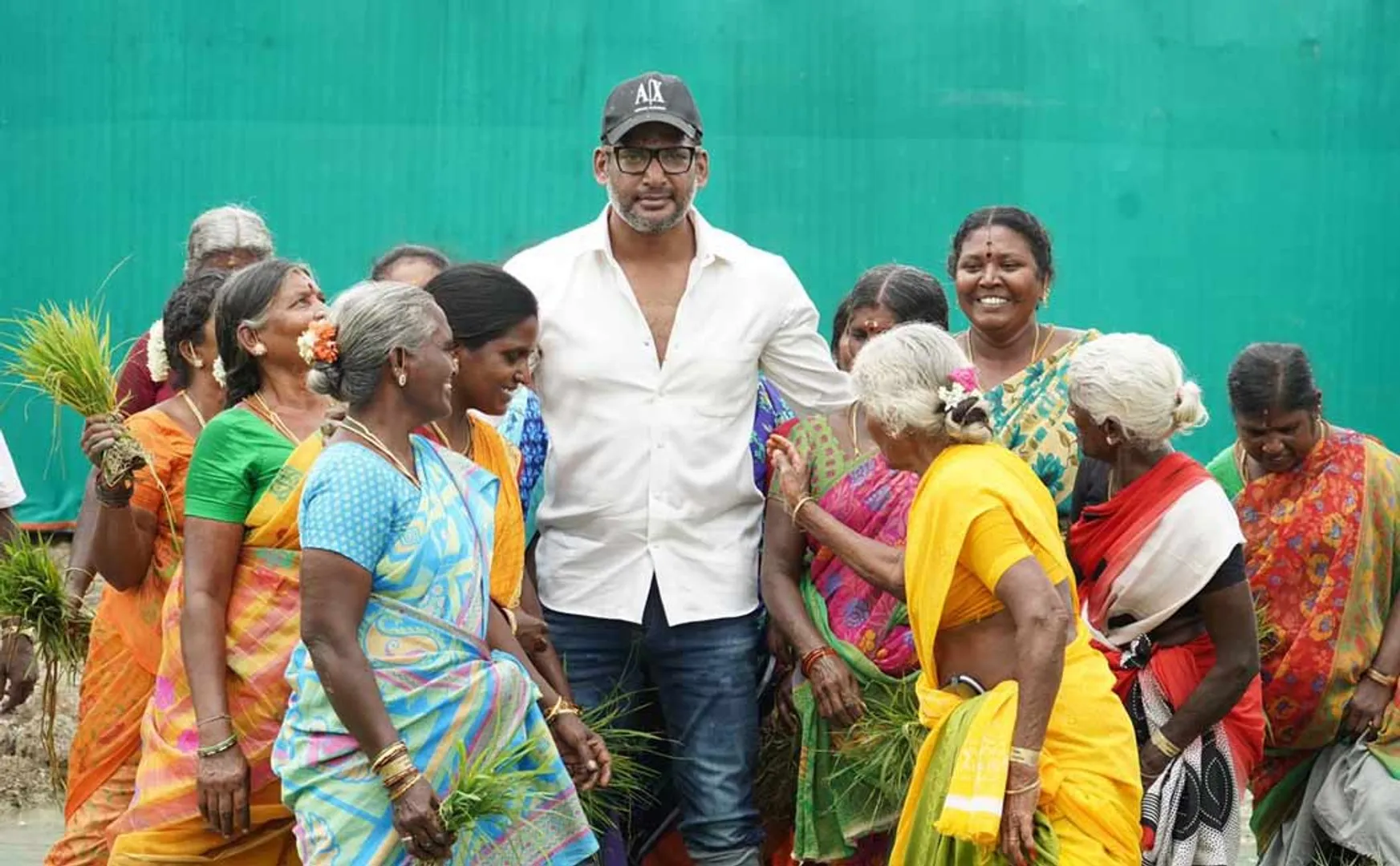 vishal shirt torned while participeting village ticket programme 