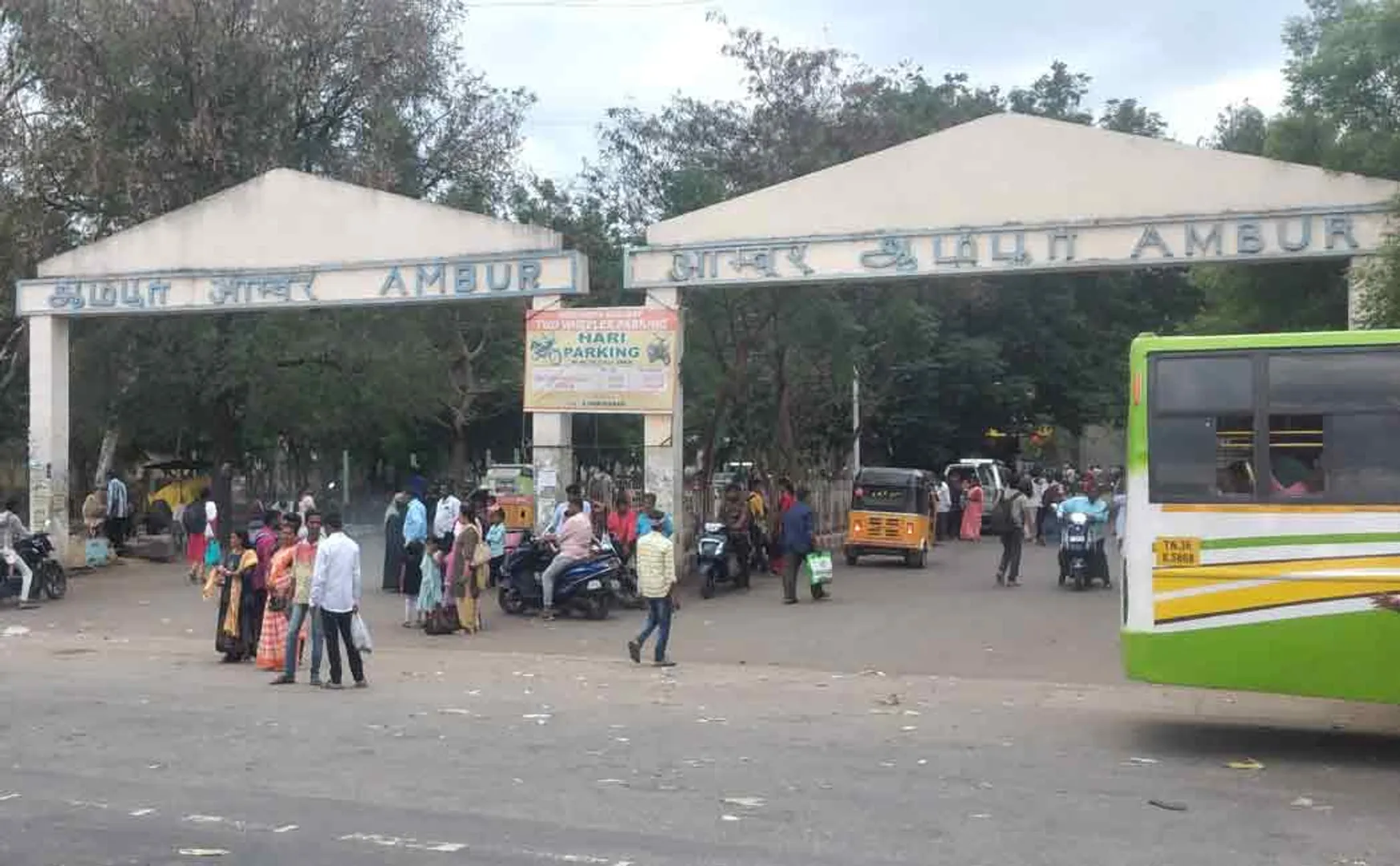 ambur bus stand near highway fly over bridge people asked temporary bus stop 