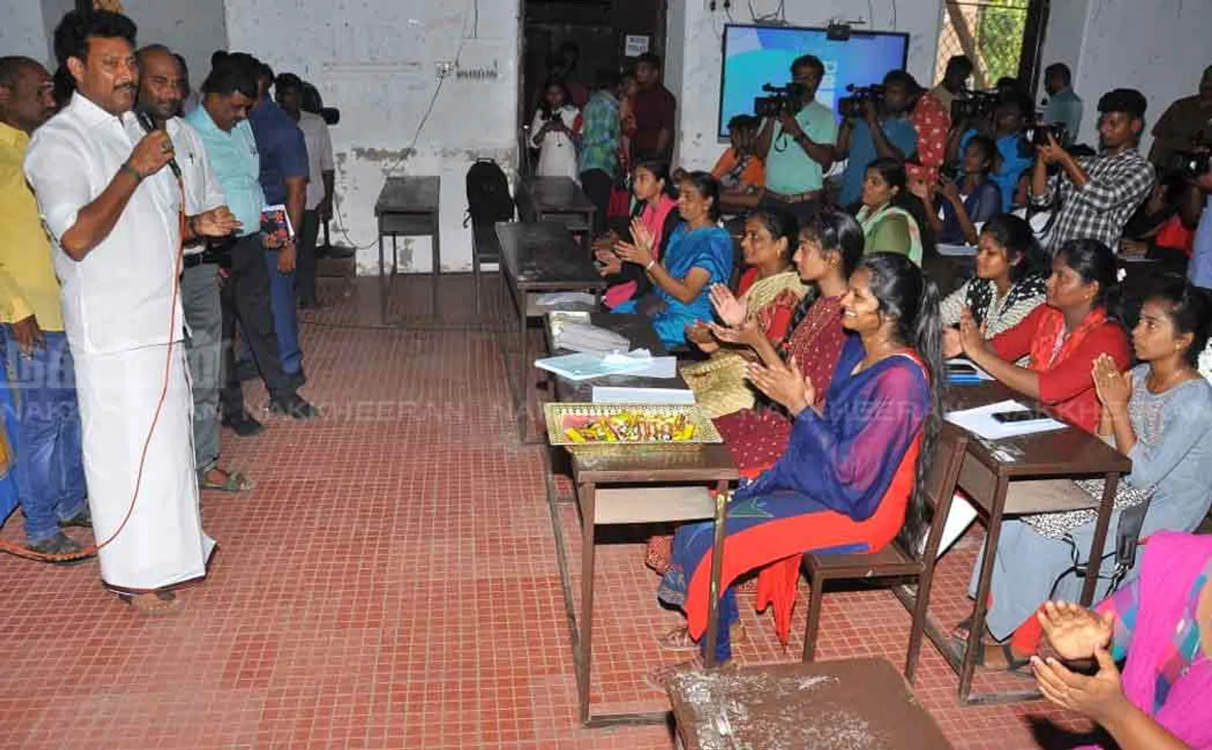 minister anbil mahesh poyyamozhi launched college dream guidance programme