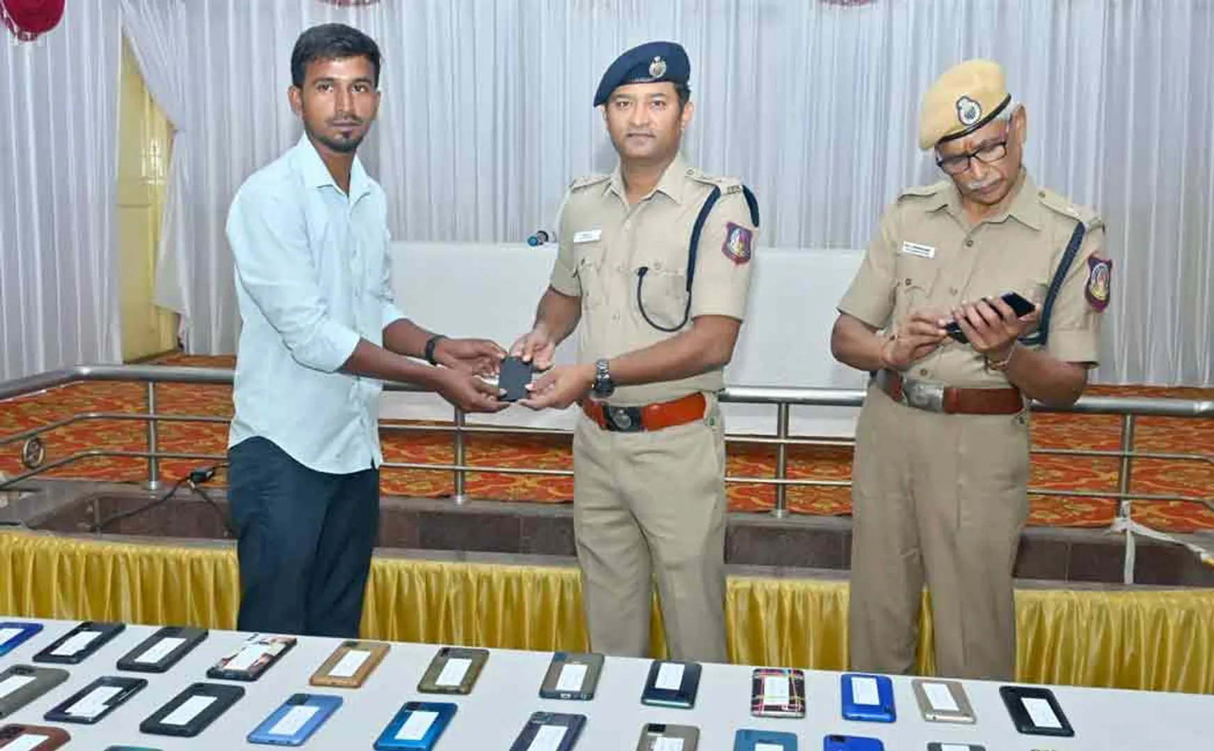 richy district missing cell phone return their owners police officers