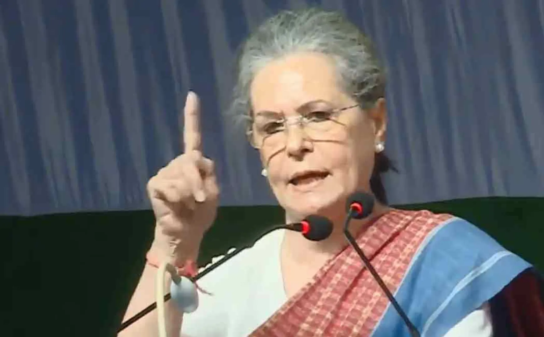 sonia gandhi karnataka election campaign related election commission notice issued