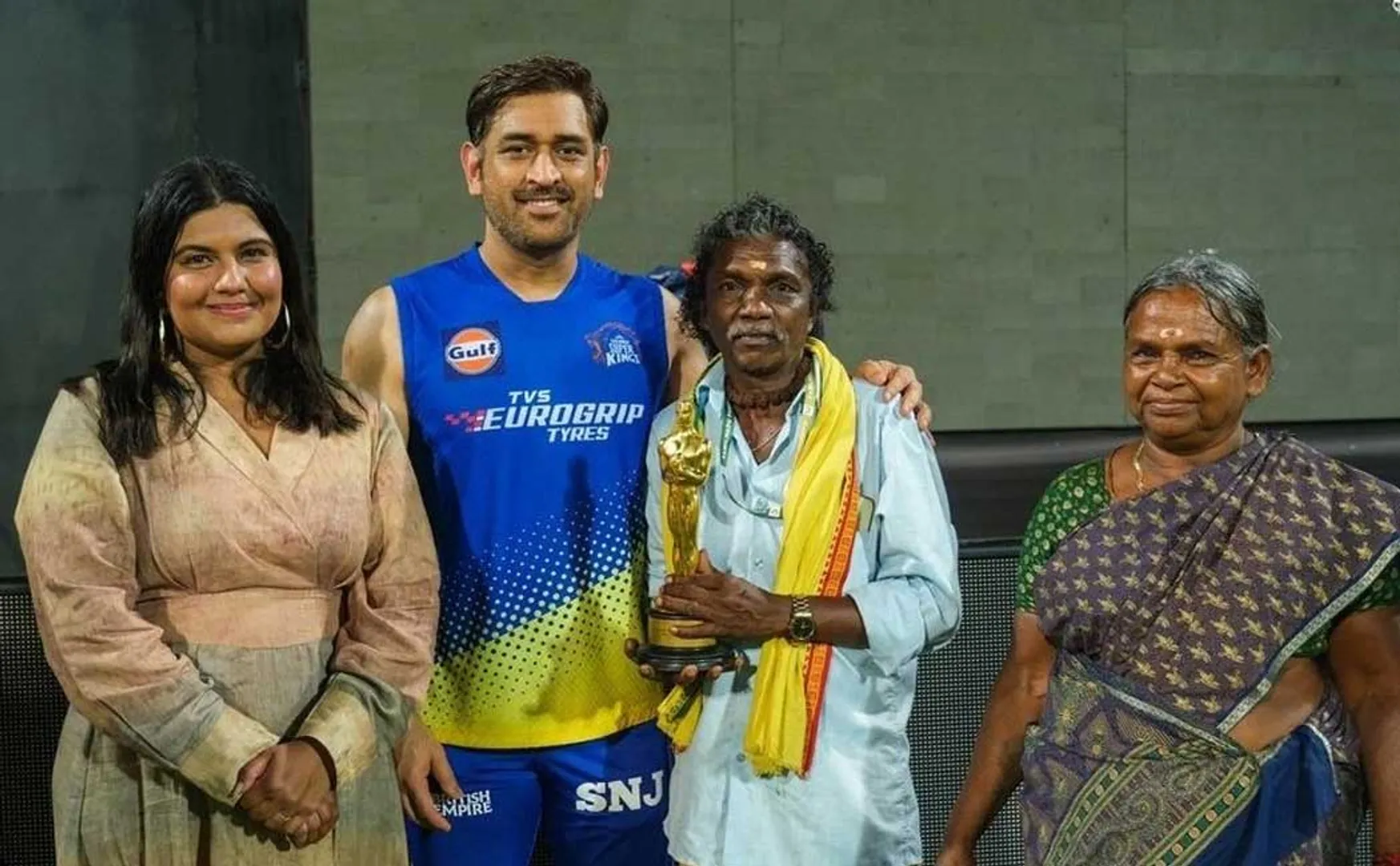 dhoni gifted csk jersey to bomman bellie couples 