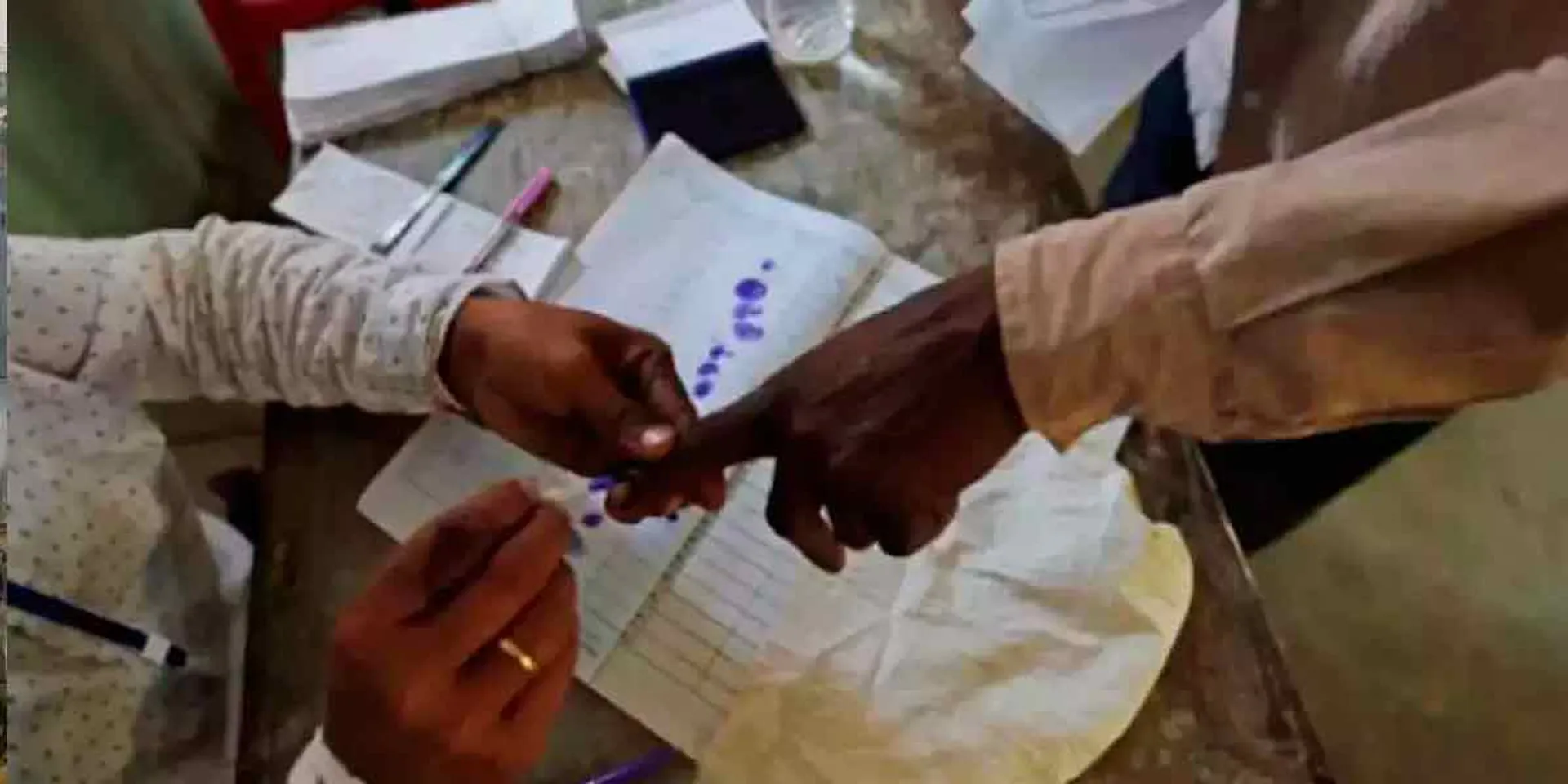 Election officer asked to vote for BJP; Suspension of polling