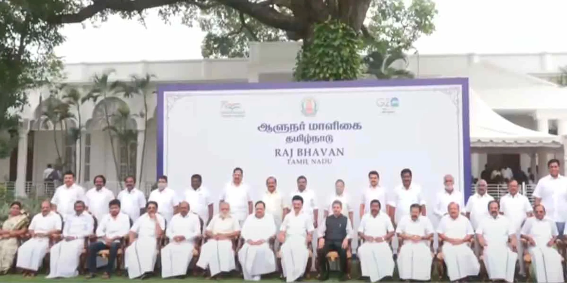  Change of position of Minister; A single 'mask' in the crowd