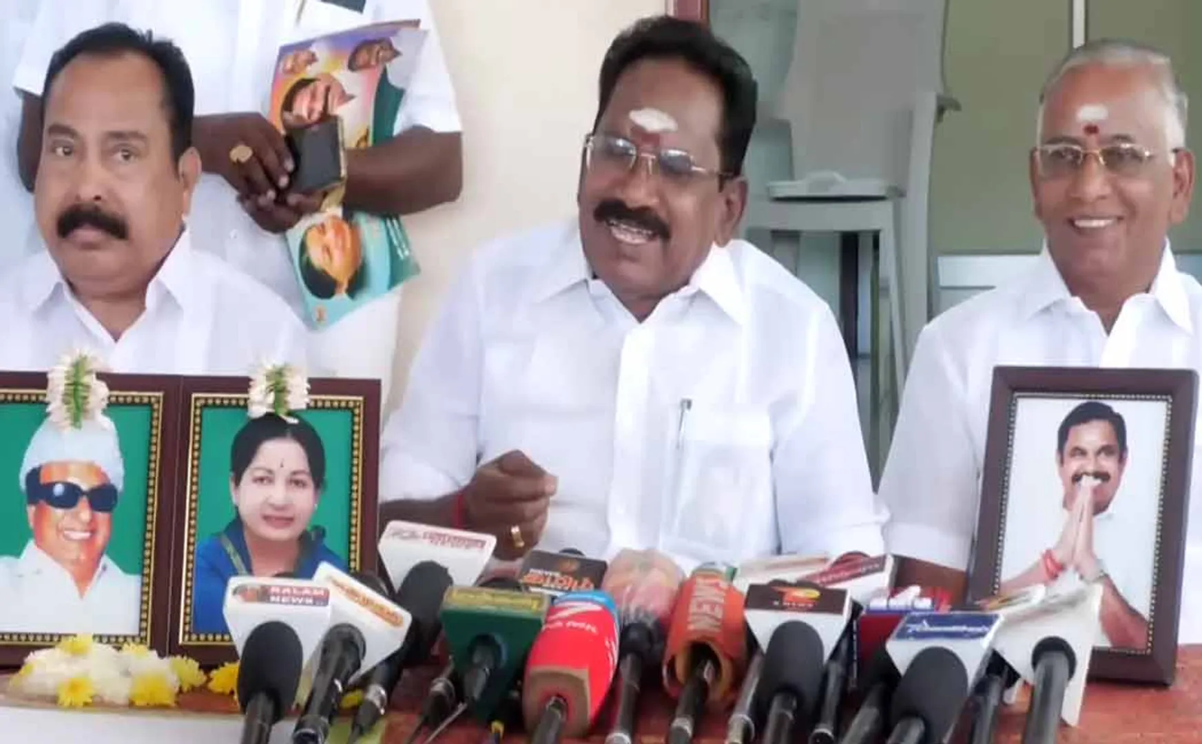 Former AIADMK minister praises DMK minister as "really commendable"!