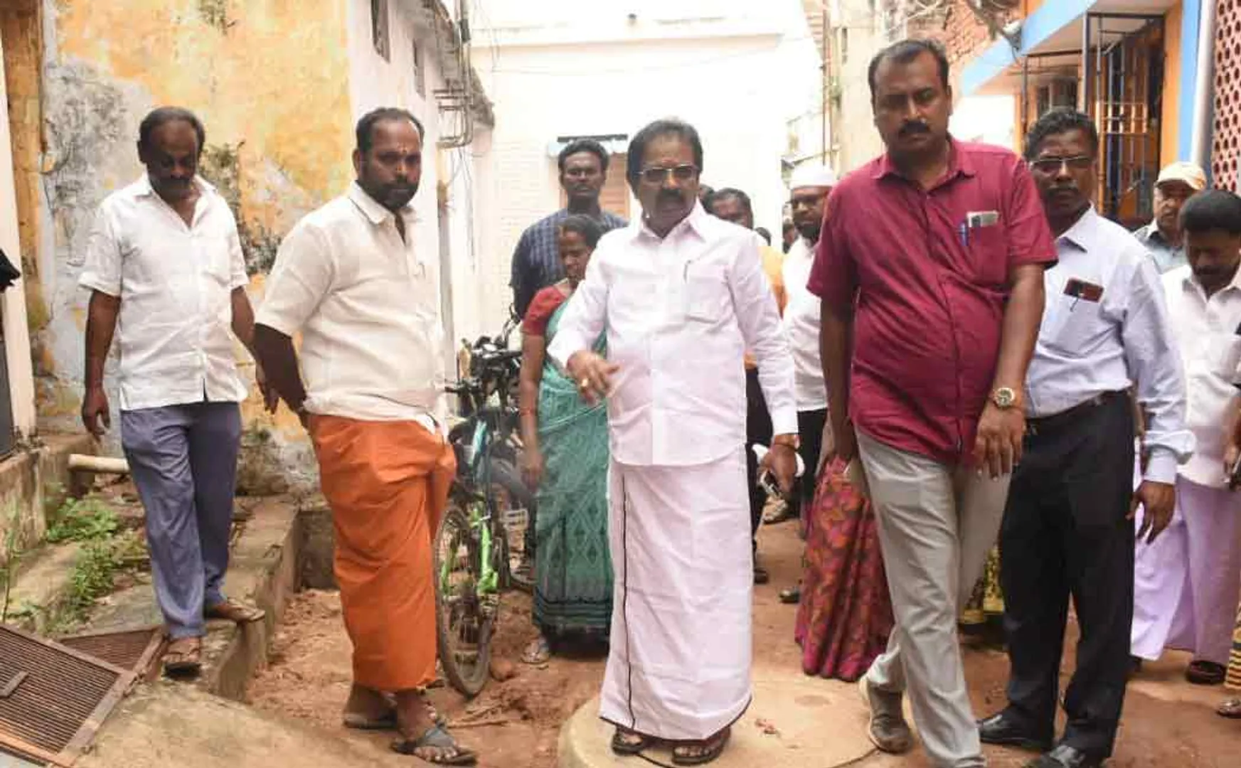 trichy mayor anbazhagan field visit corporation contractract work 