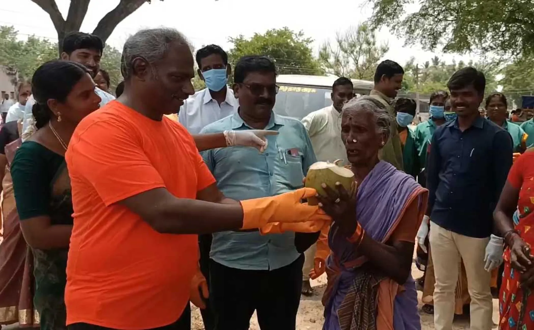 district collector gave coconut water to the old woman who was engaged in cleaning