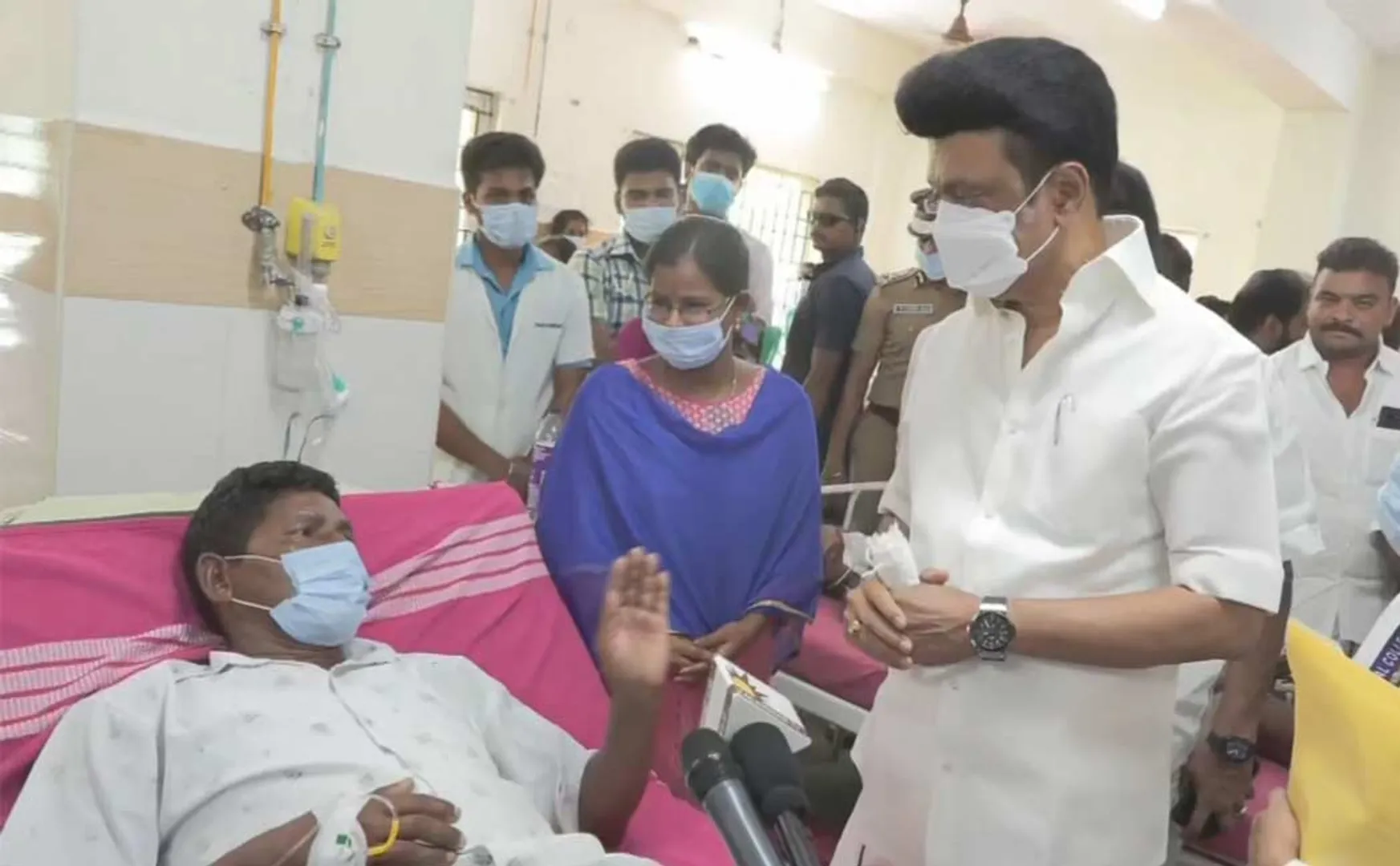 cm stalin personally met the patients receiving treatment at the Villupuram Hospital and consoled them