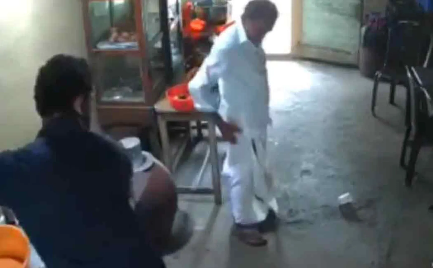 kerala old man mobile incident tea shop thrissur 