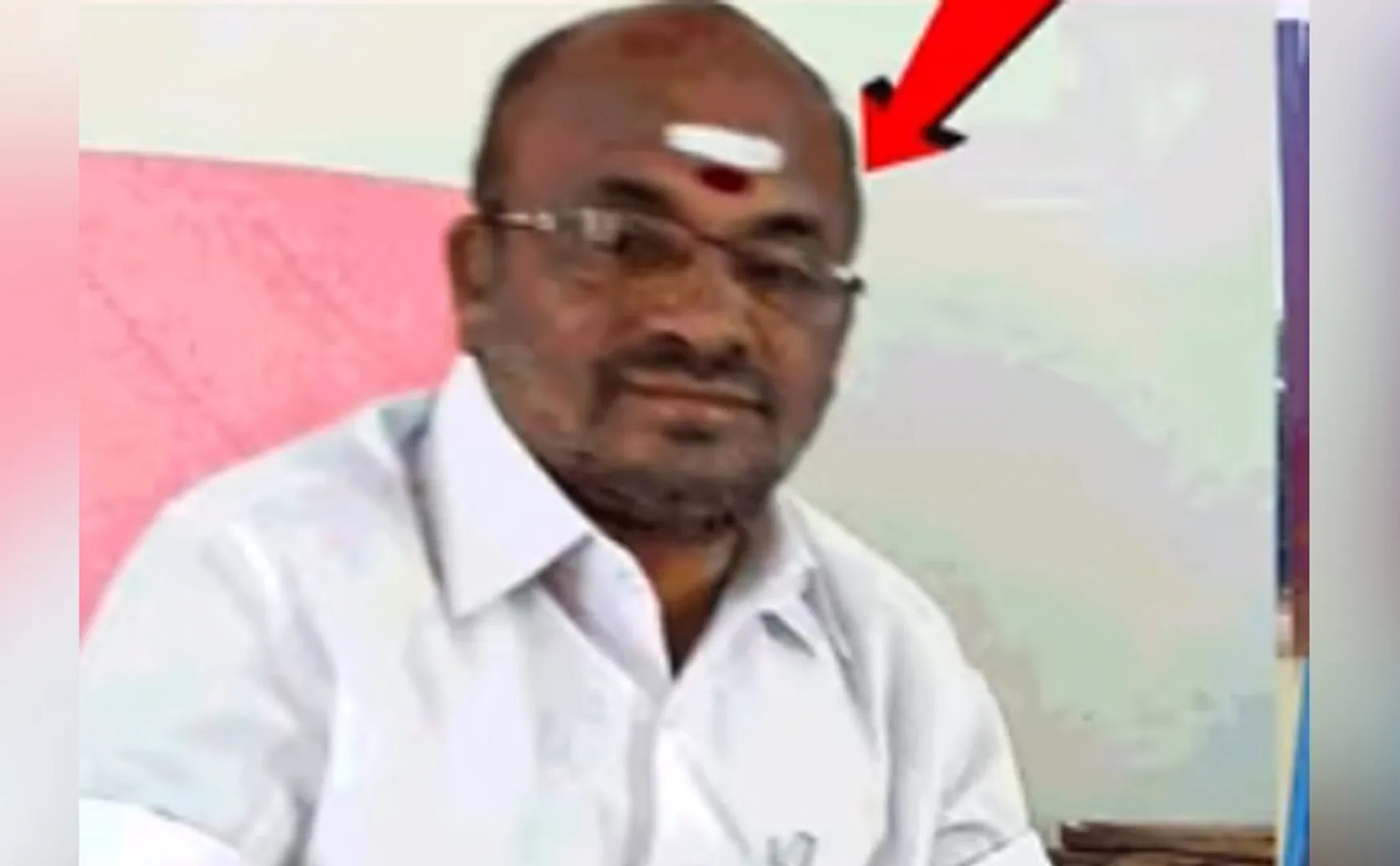 AIADMK panchayat president caught while accepting bribe