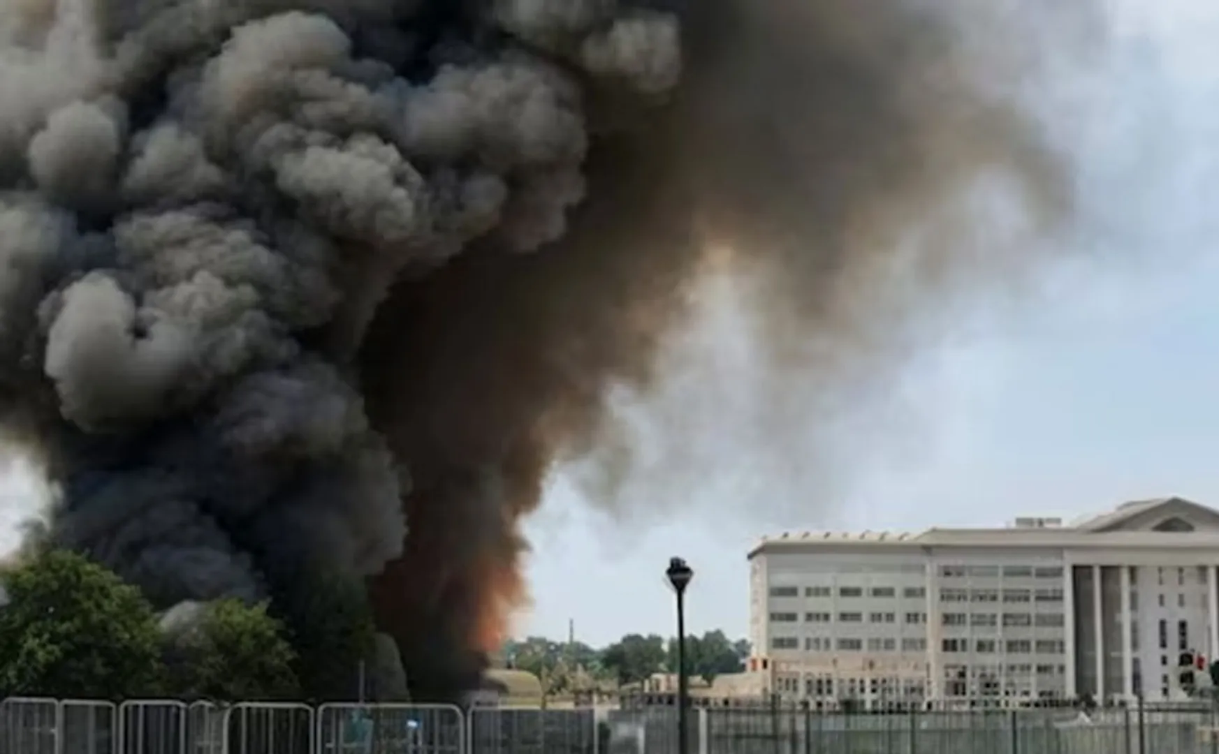 fake image of an Pentagon Explosion is being circulated using ai
