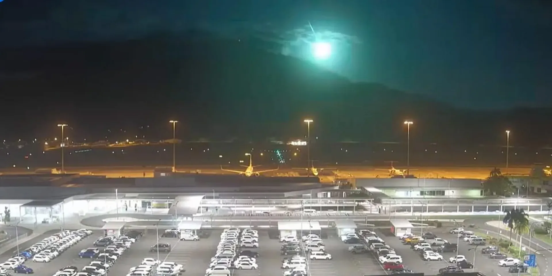 A meteor that fell near the airport; a miracle of night and day