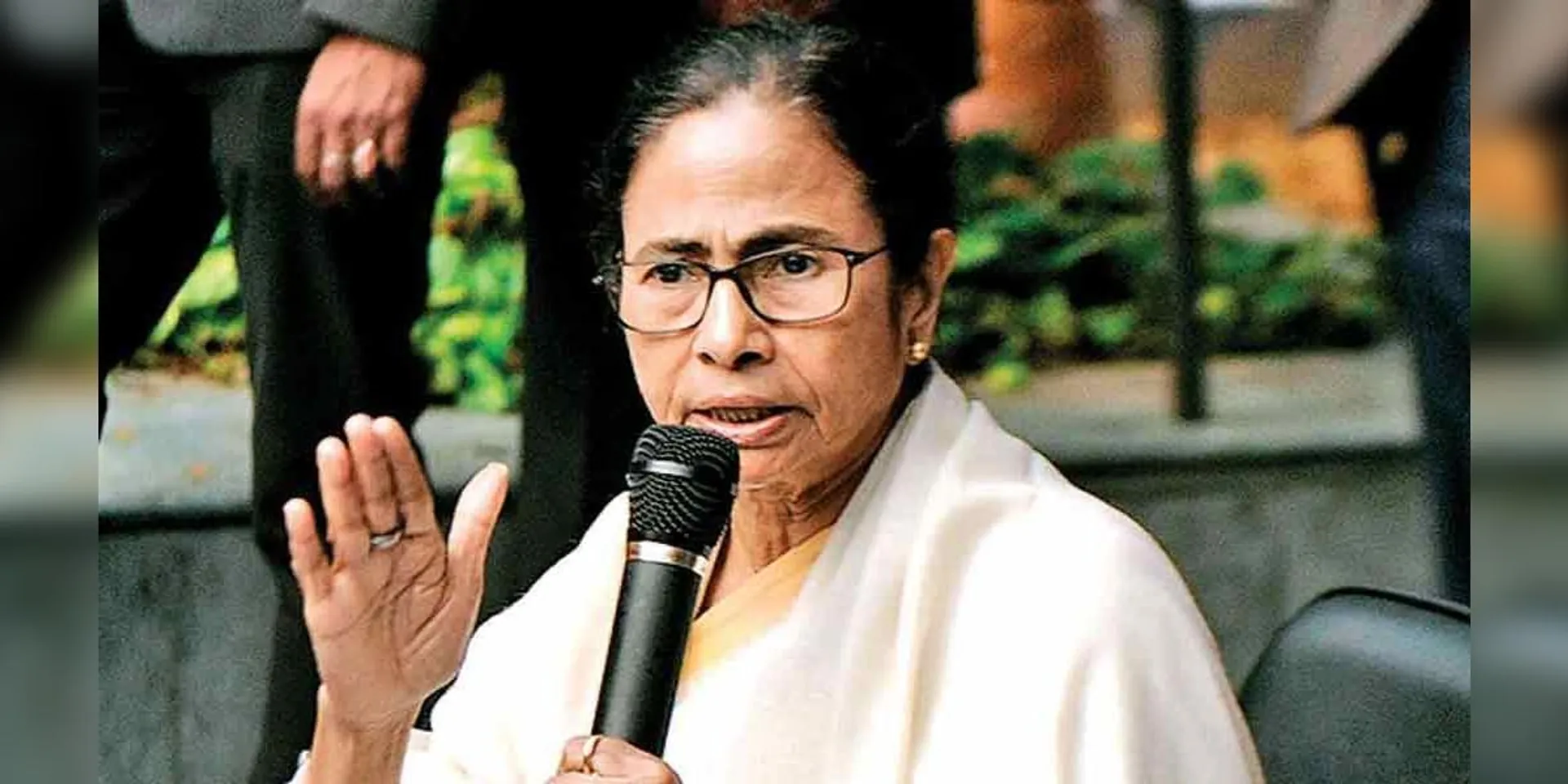 Mamata Banerjee condemns 'This activity of the central government gives fear'