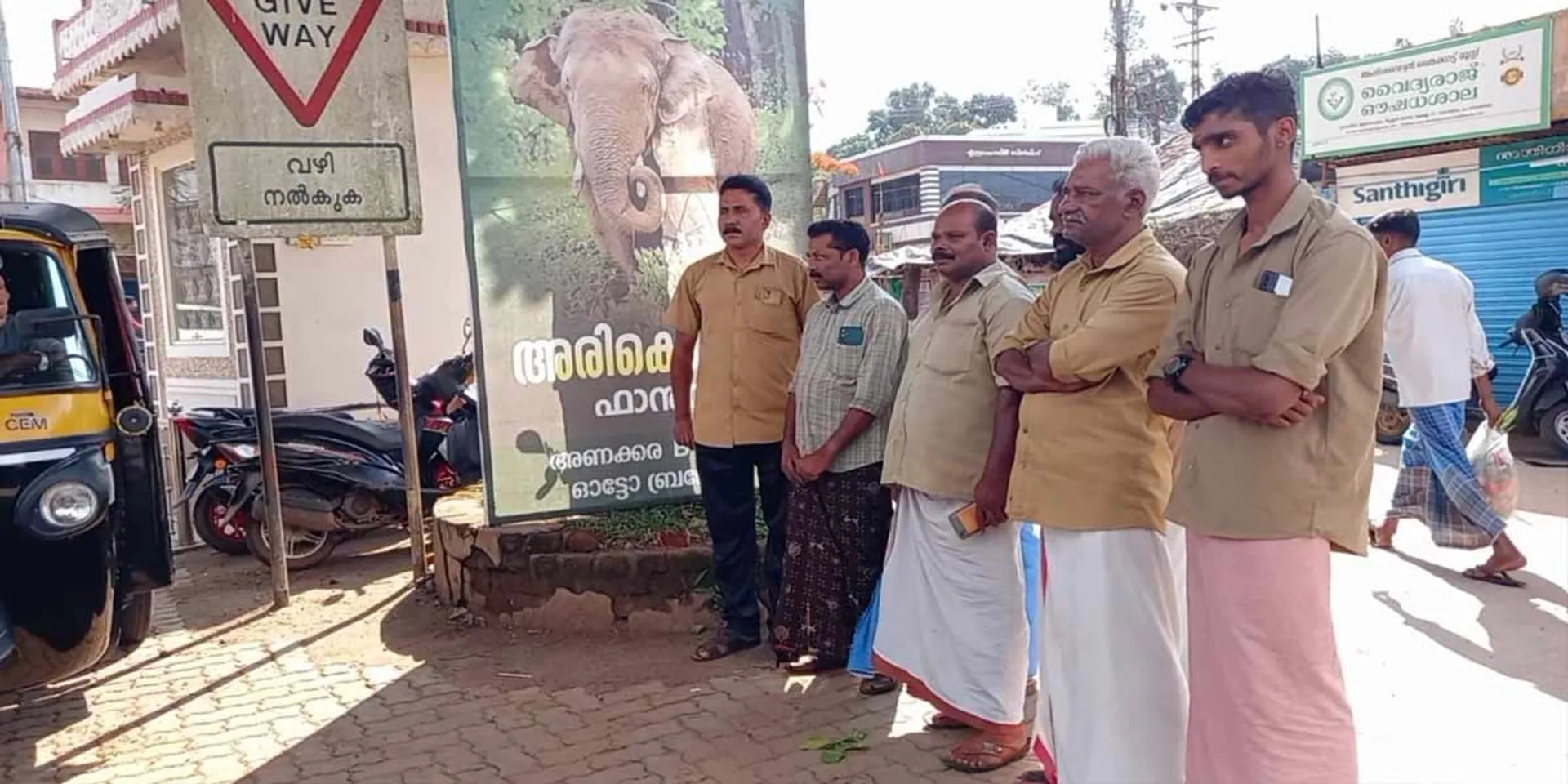 Arikomban Elephant Fan Club; Police removed the banner
