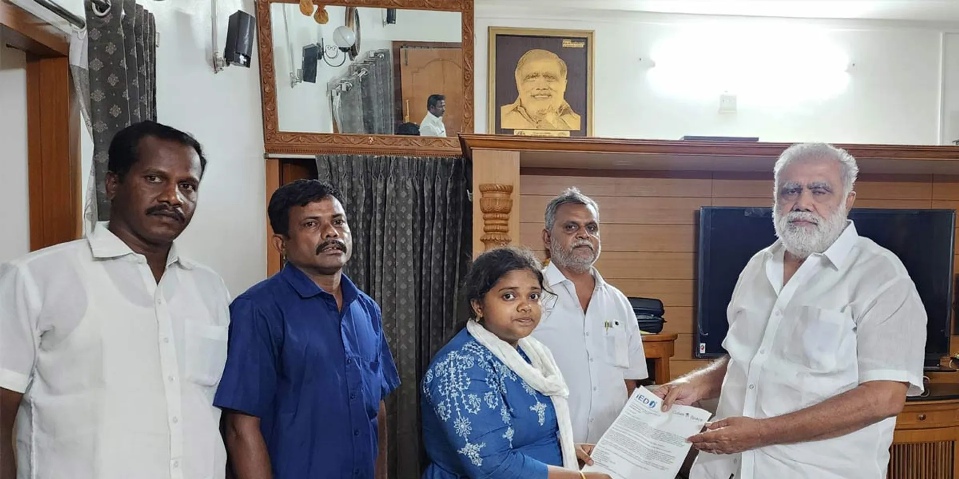  Dindigul student going to NASA receives blessings from Minister I. Periyasamy