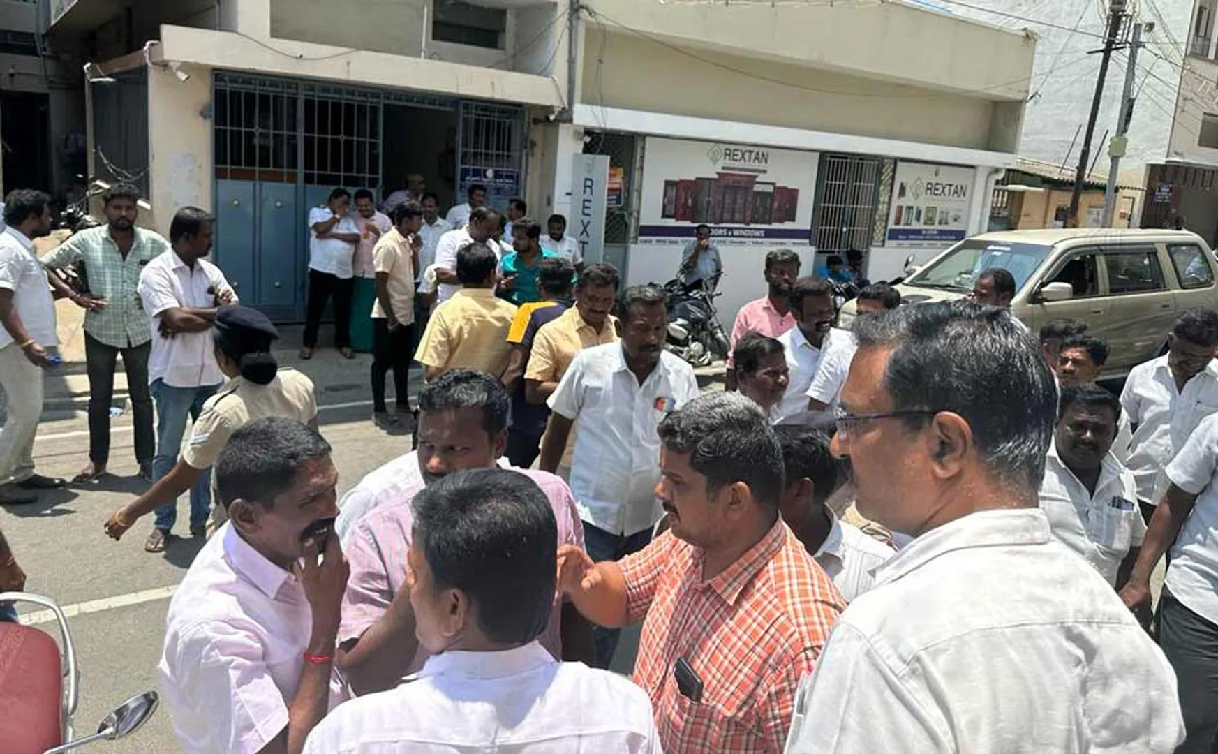 IT officials went to the SP office and complained for senthil balaji issue