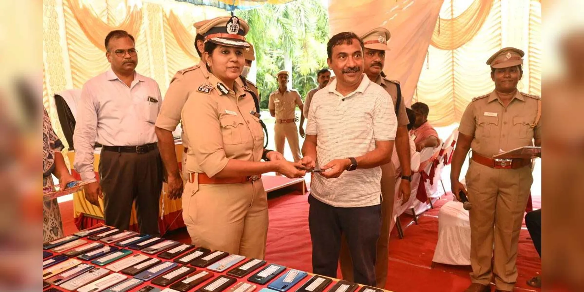 More than 200 stolen cell phones in Trichy surrendered