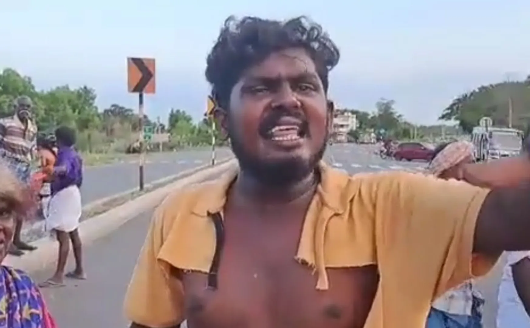   mob attacked youths who had come to worship at the temple