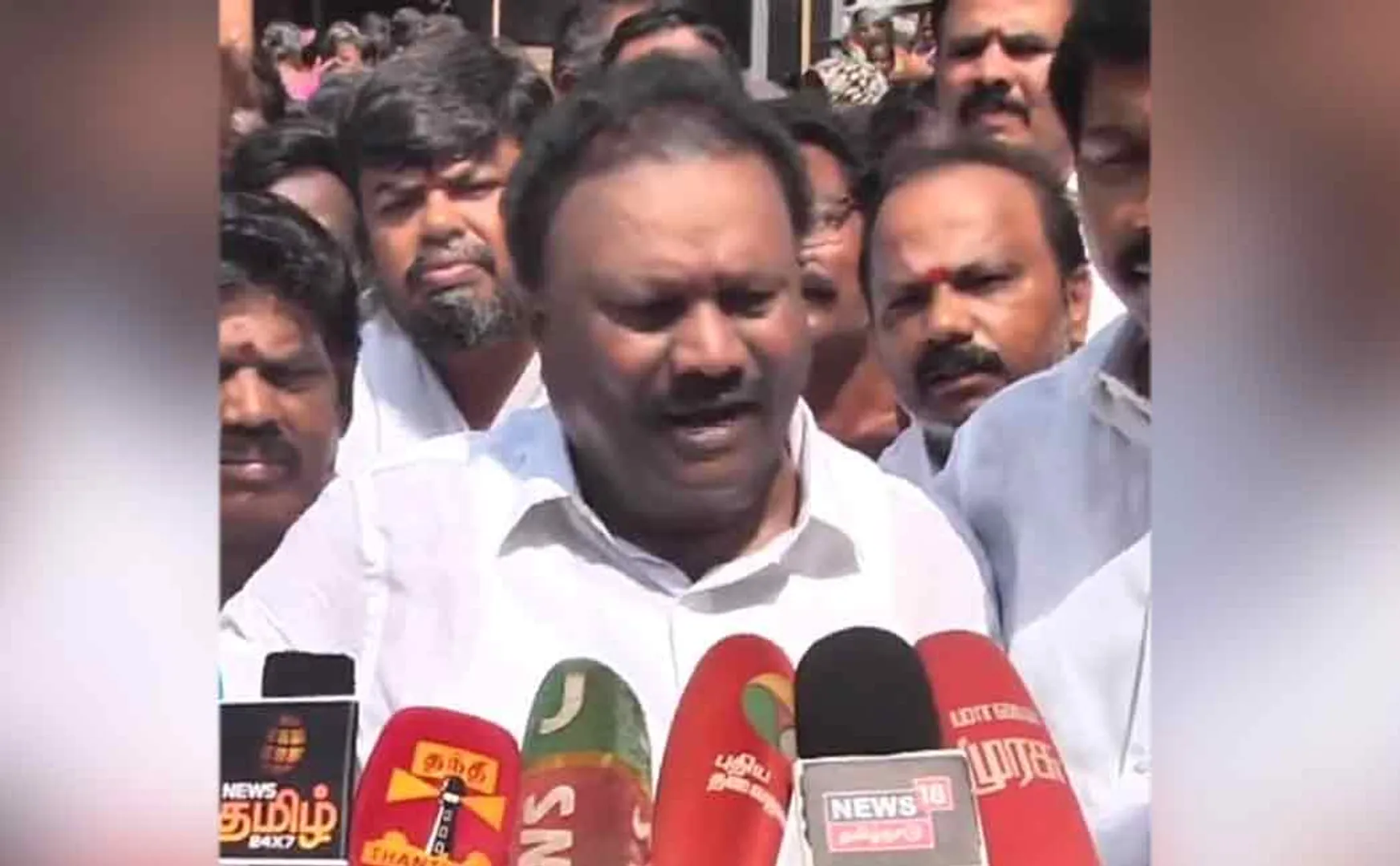 dindigul srinivasan talks about cm foreign trip karur it raid 