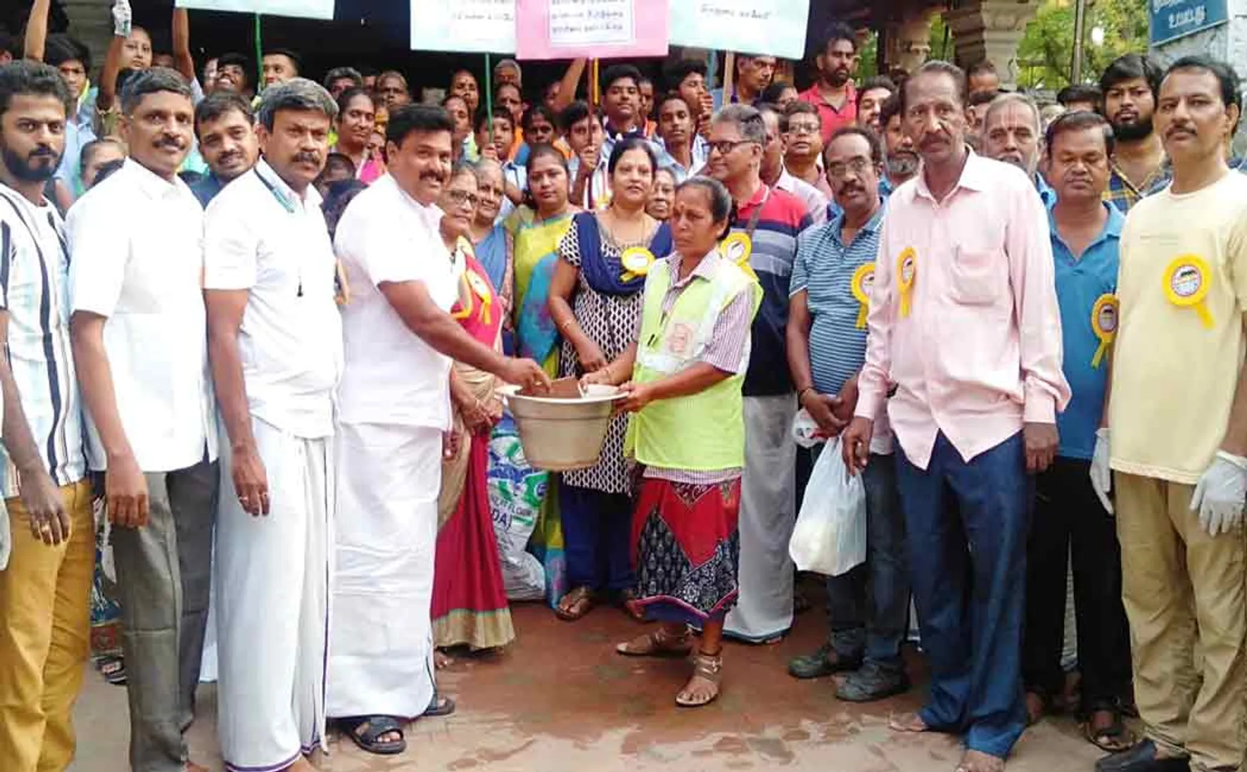 trichy srirangam amma mandapam kaveri karai cleaning work volunteer involved 