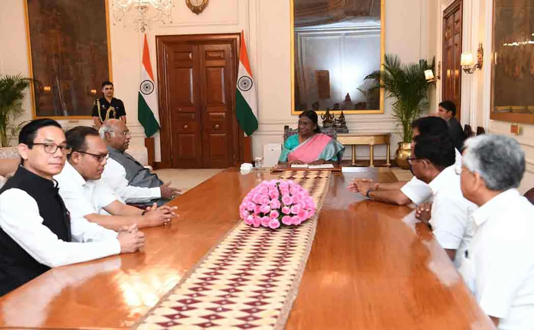 Congress held a surprise meeting with the President