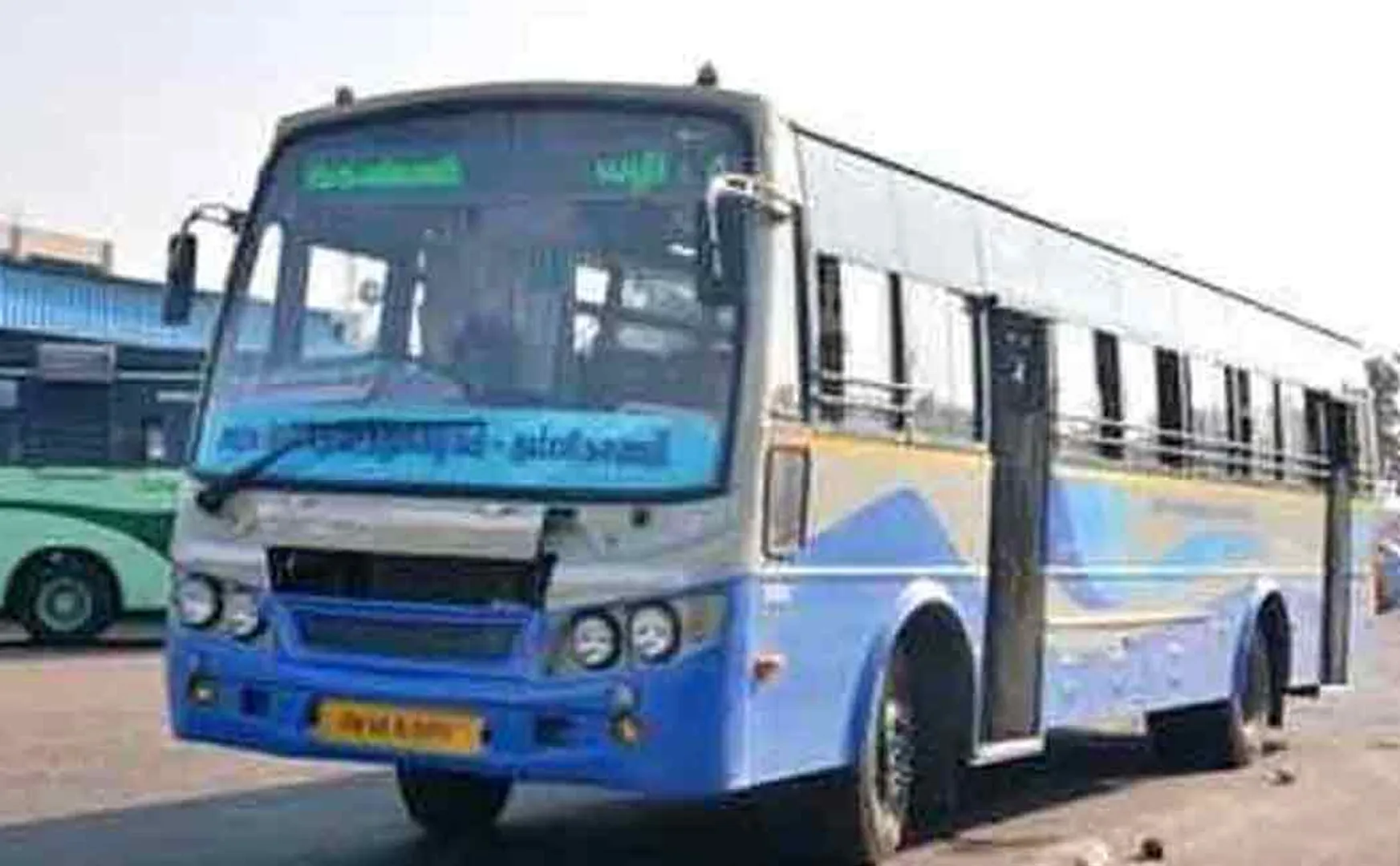 tiruchendur trichy bus driver incident conductor save passengers life 