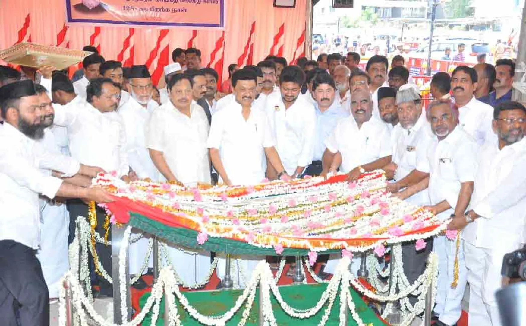 Chief Minister mk stalin  lays flowers at Kaidemillath's memorial