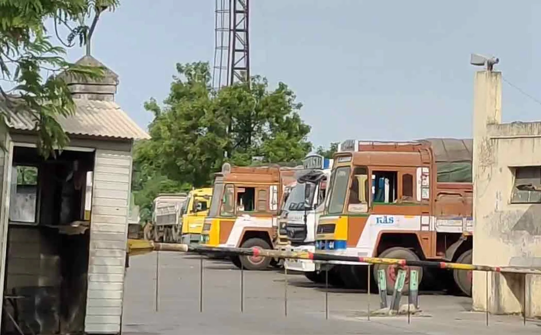 private cement factory lorry driver incident karur