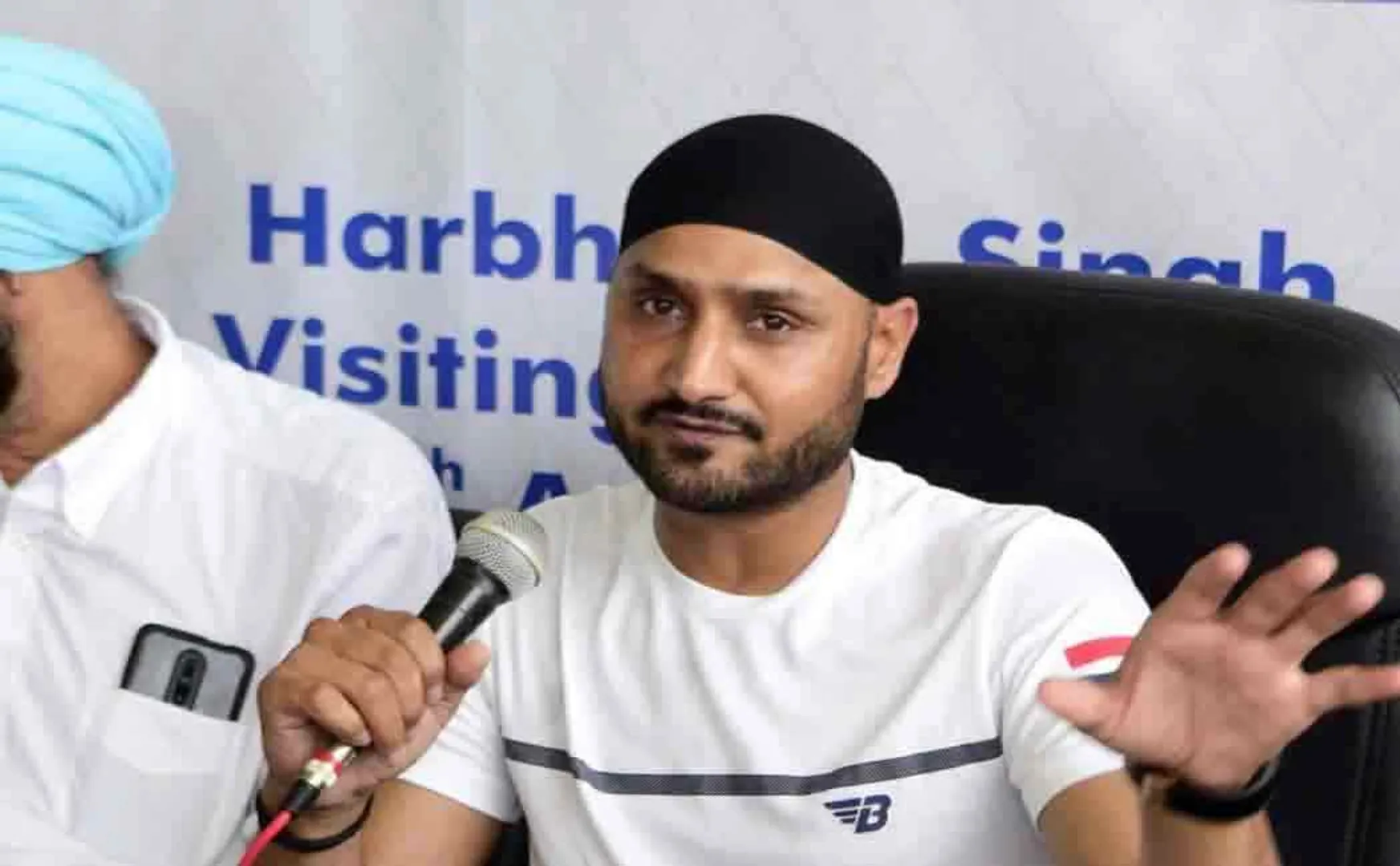 harbhajan singh advice for indian cricket fans tweets 
