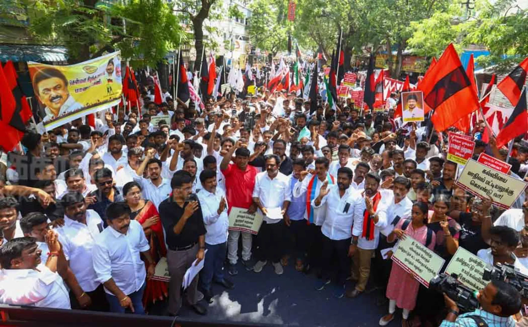 Demonstration on behalf dmk Federation of Student Movements against Governor ravi