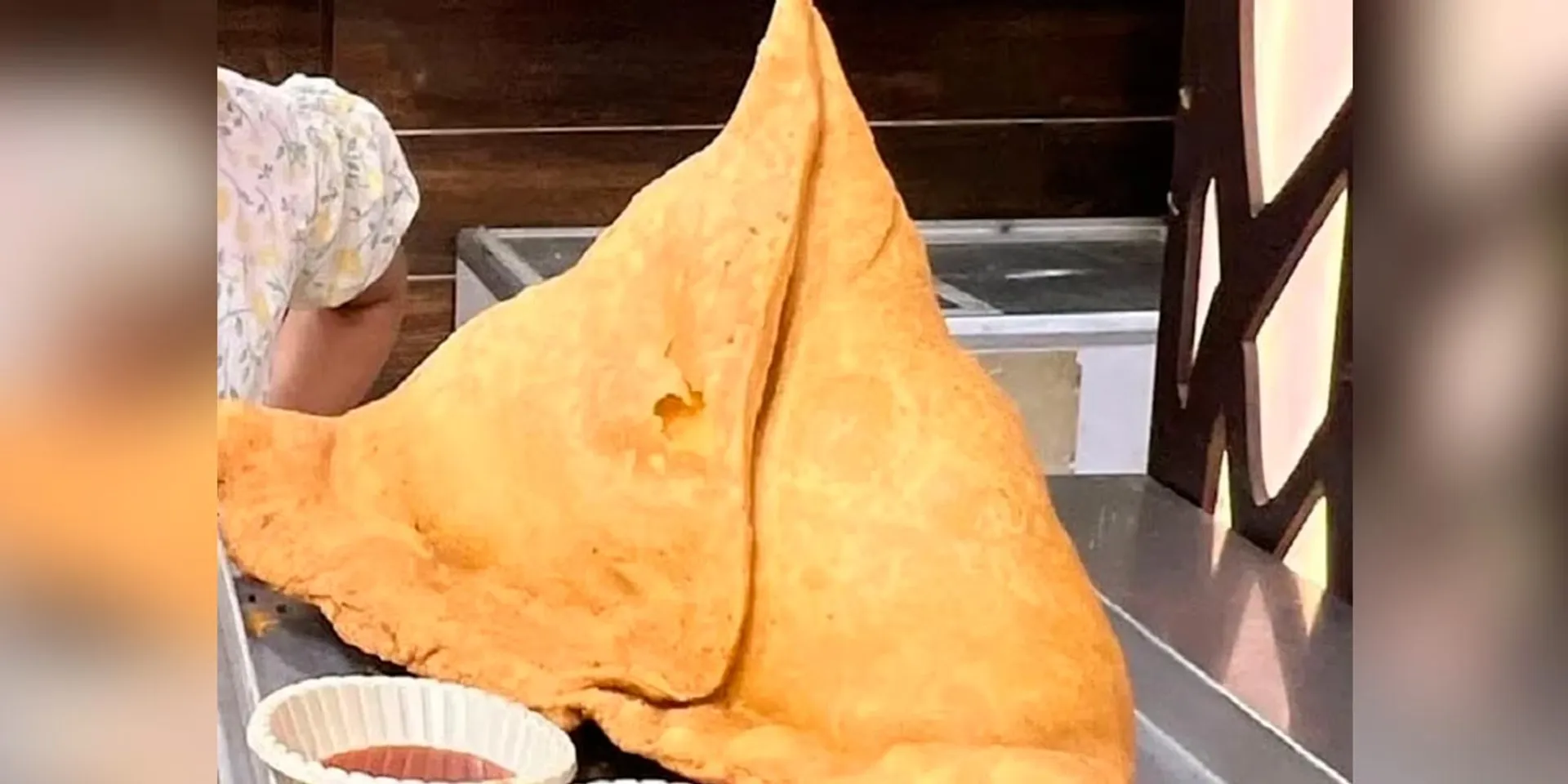 12 kg Baahubali Samosa; 71 thousand rupees if eaten in half an hour; Challenging shop owner
