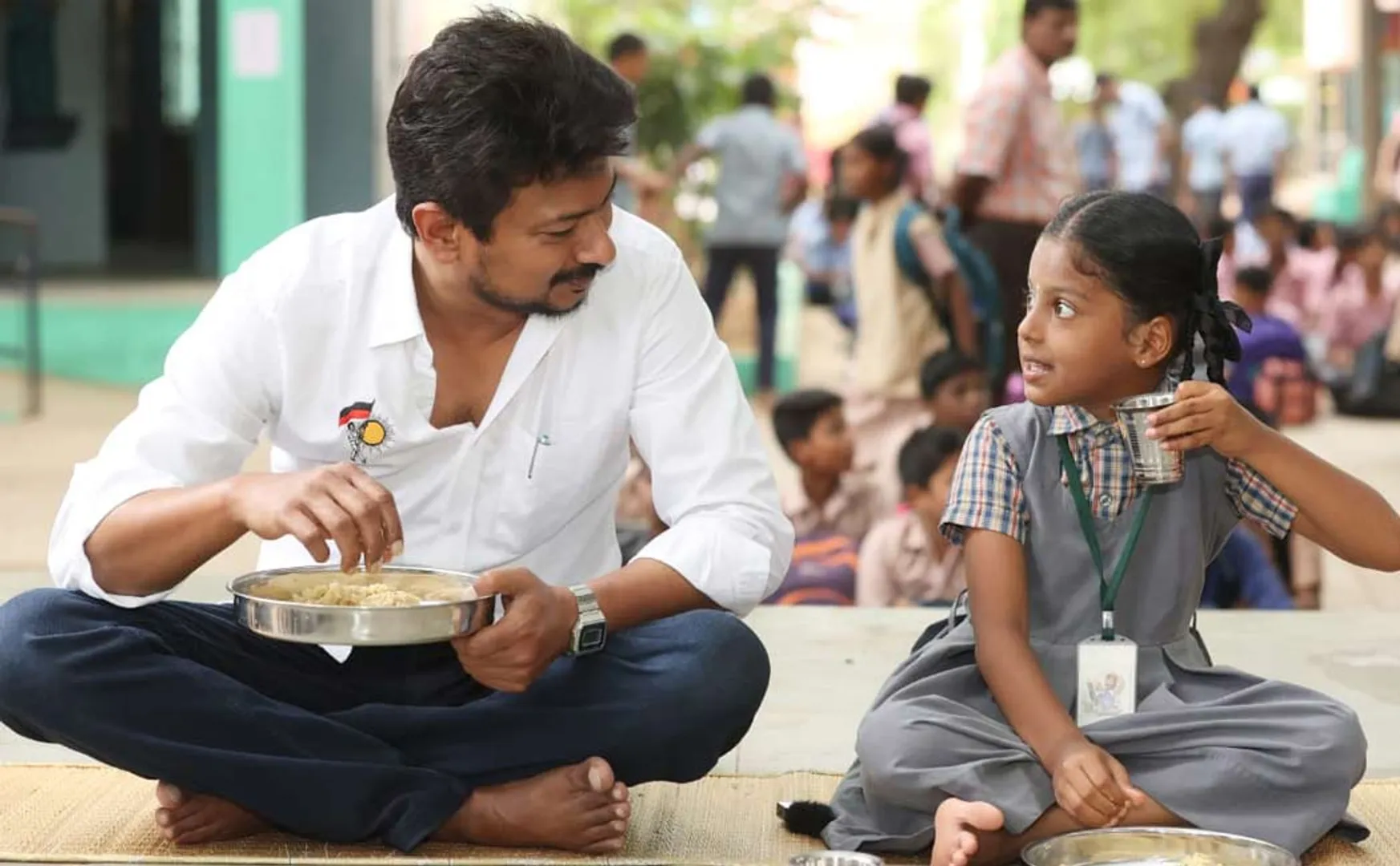 Minister Udhayanidhi dined with the students