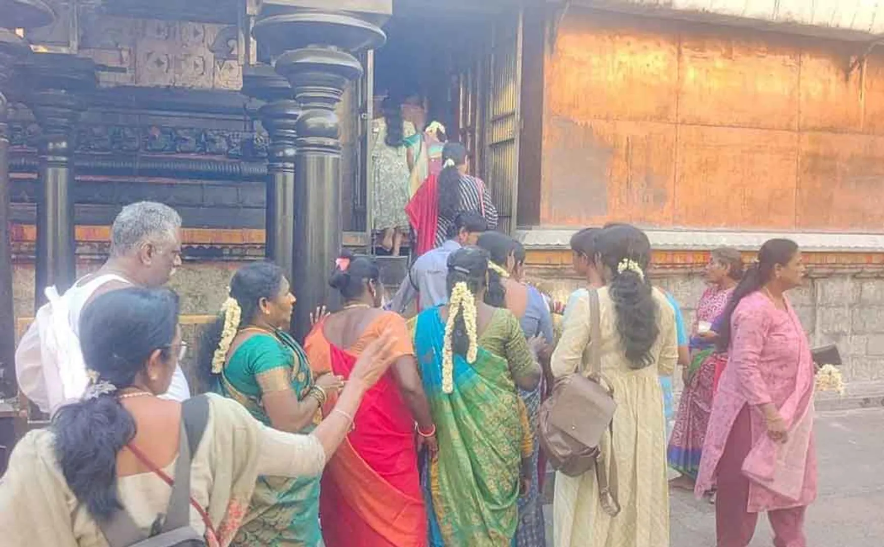 Dikshidar affair ended; Devotees who ascended Kanakasabha