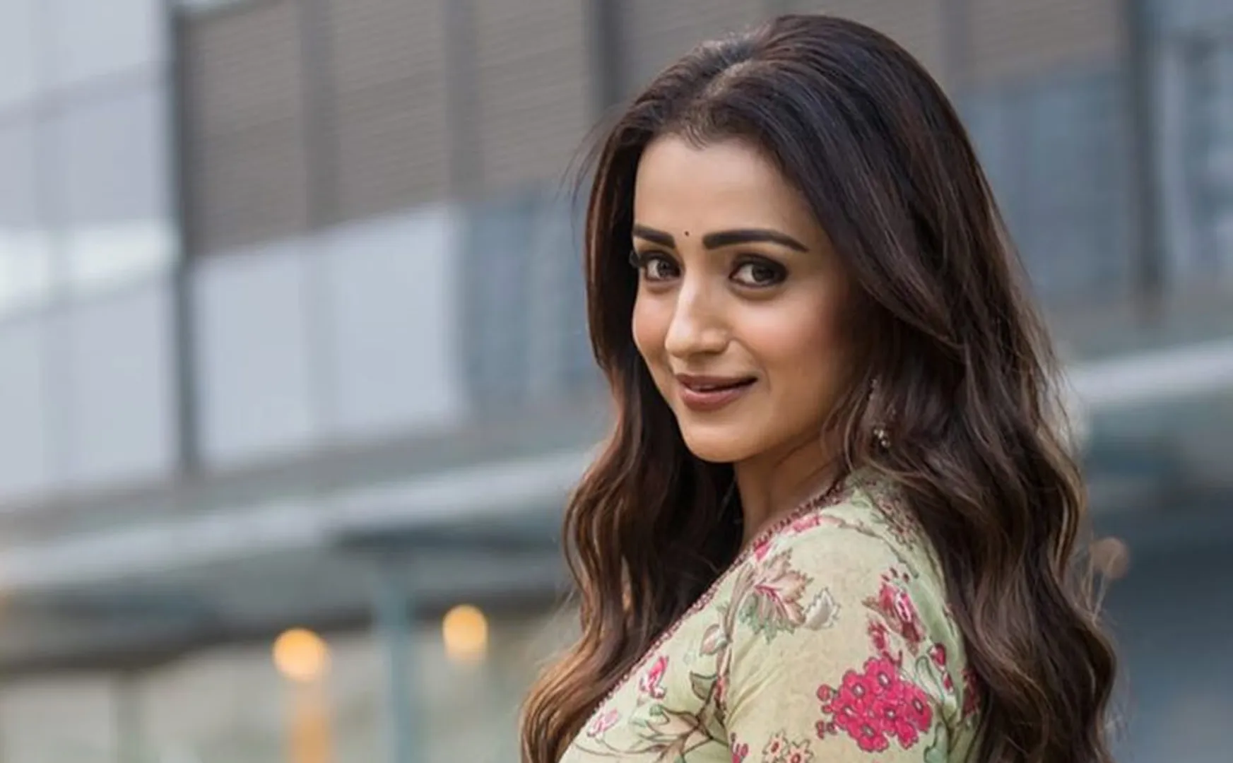 trisha unites chiranjeevi for a movie after 17 years 