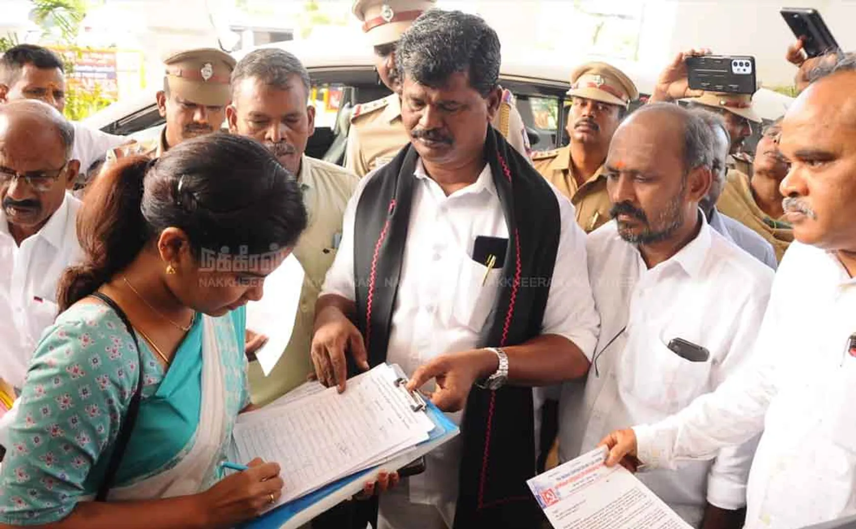 MDMK councilor who took the signature from the mayor