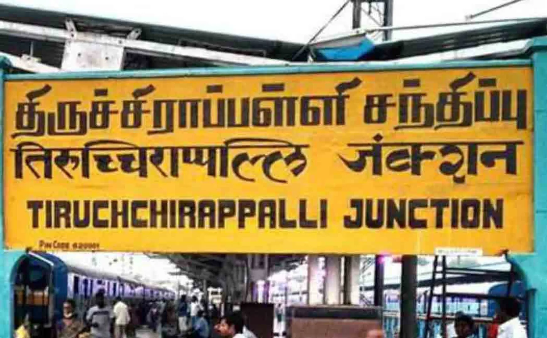 rowdies who attacked the police in Trichy and fled