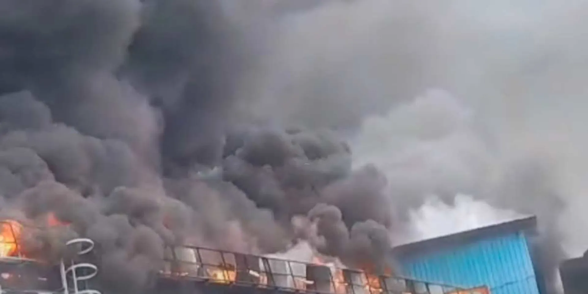  A terrible fire at a sugar factory; Confusion due to sugar cane