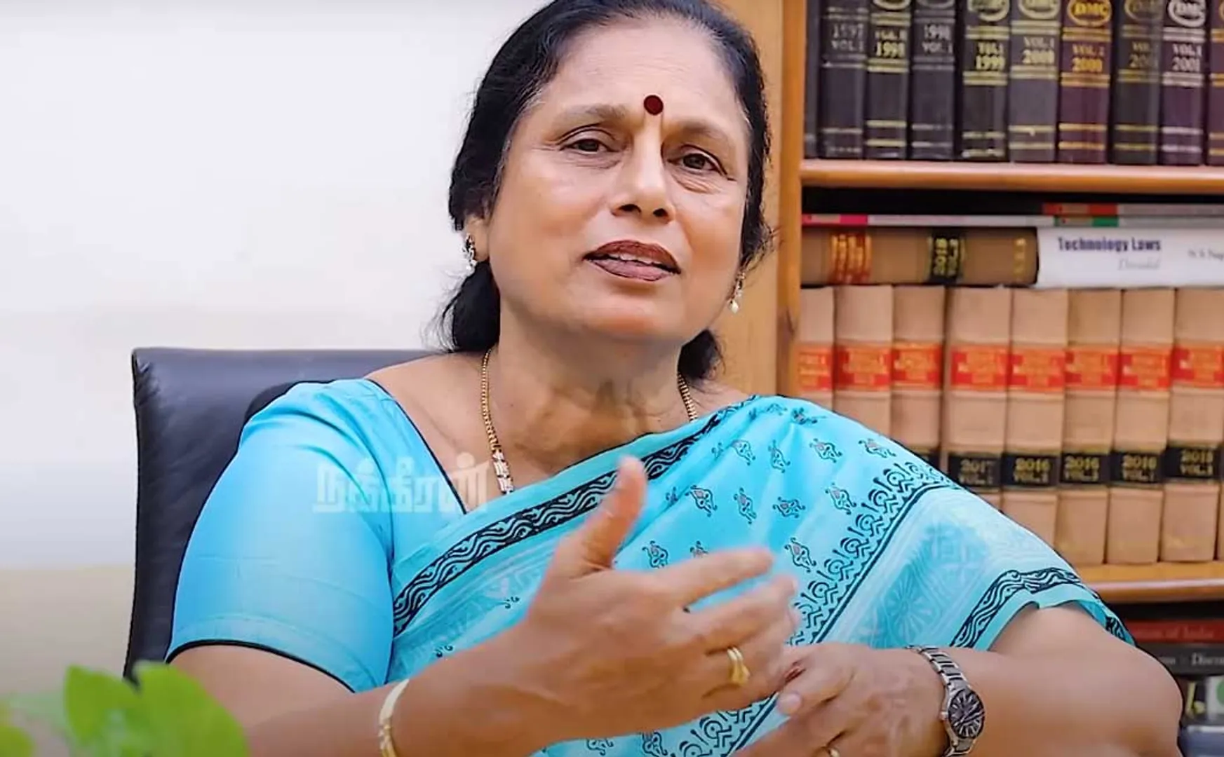 Advocate Santhakumari's Valakku En - 25