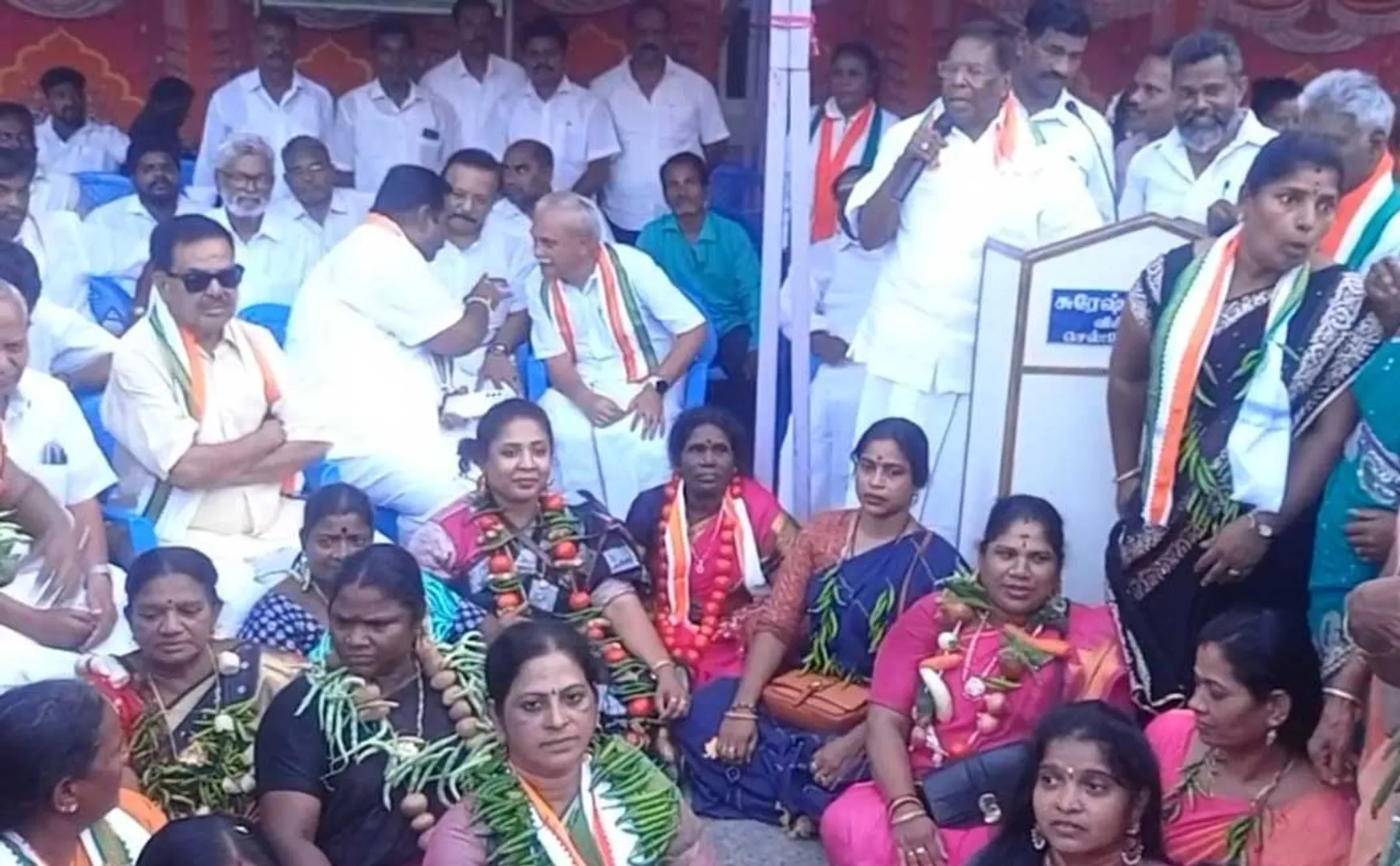 Youth Congress struggle against vegetable price hike