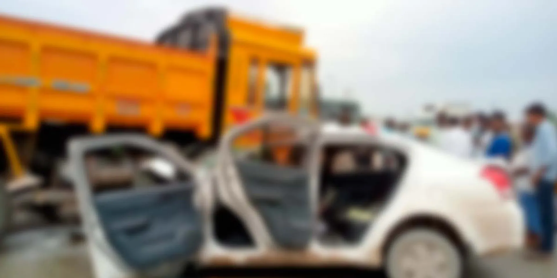 Accident involving car and tipper truck; Three people, including two children, were lost their live