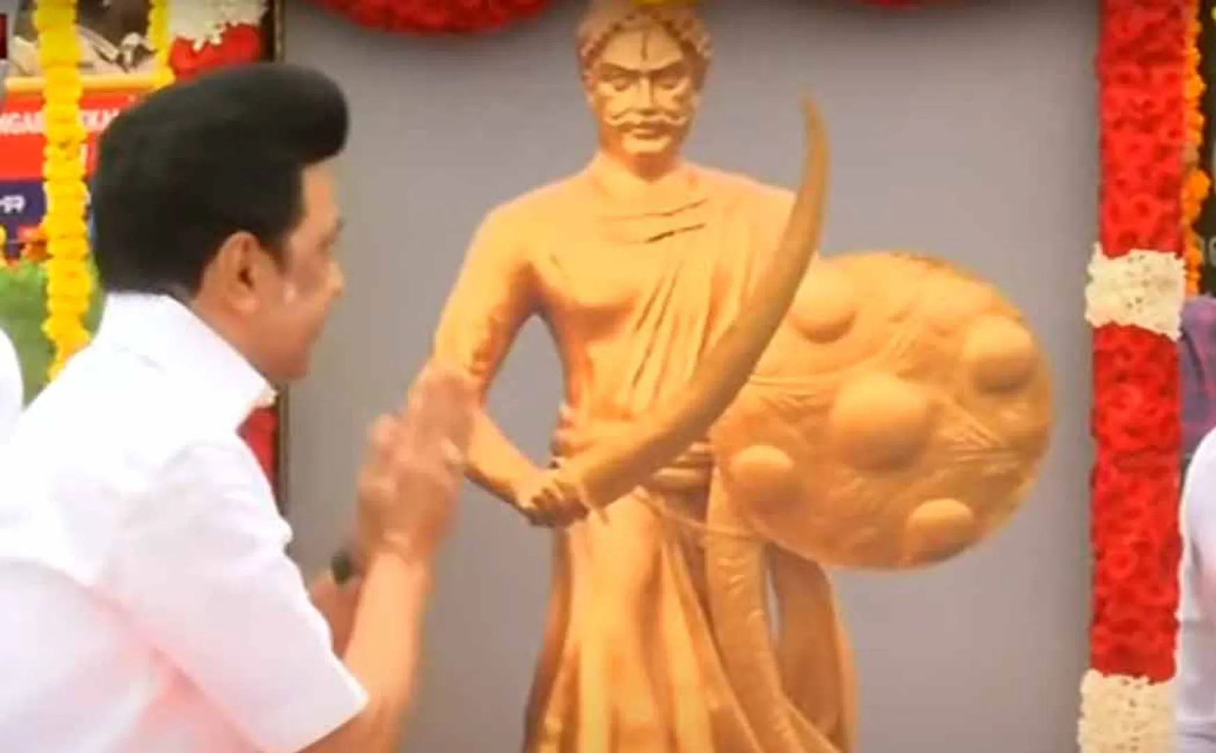 Chief Minister pays homage to statue of freedom fighter alagumuthukone