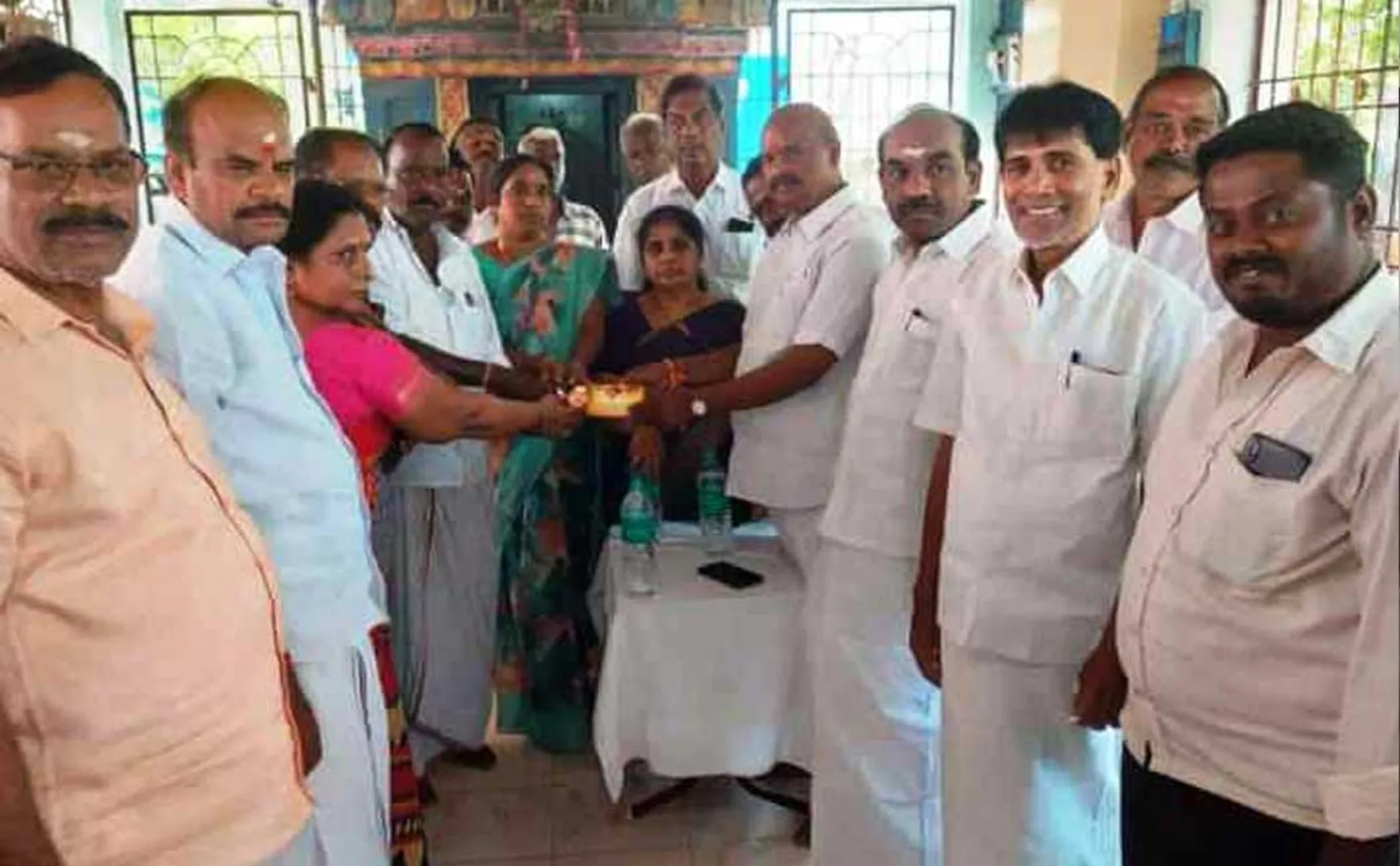 struggling public school students; Rs. MLA who gave 1 lakh