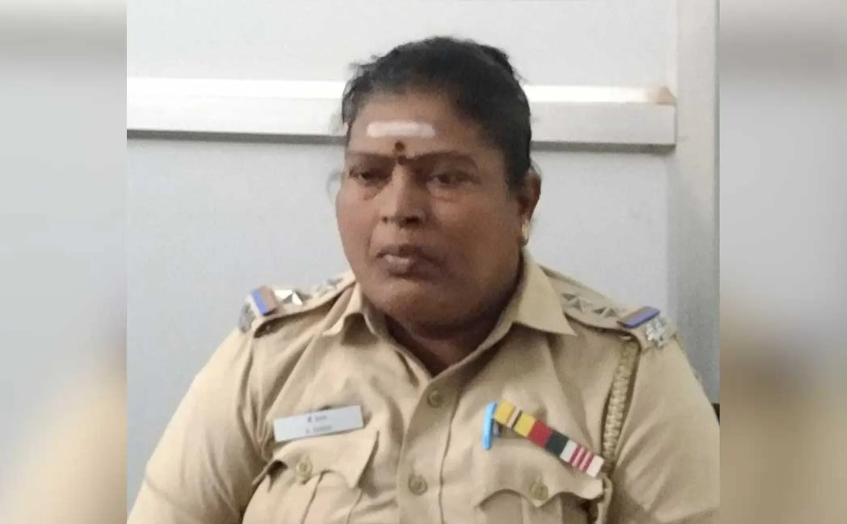 Woman SI Arrested by anti - bribe police 