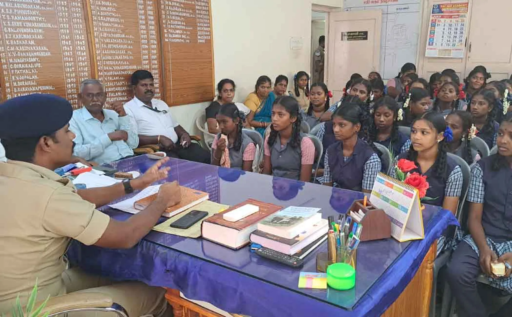 Government school students summoned to police station; Awareness in Chidambaram