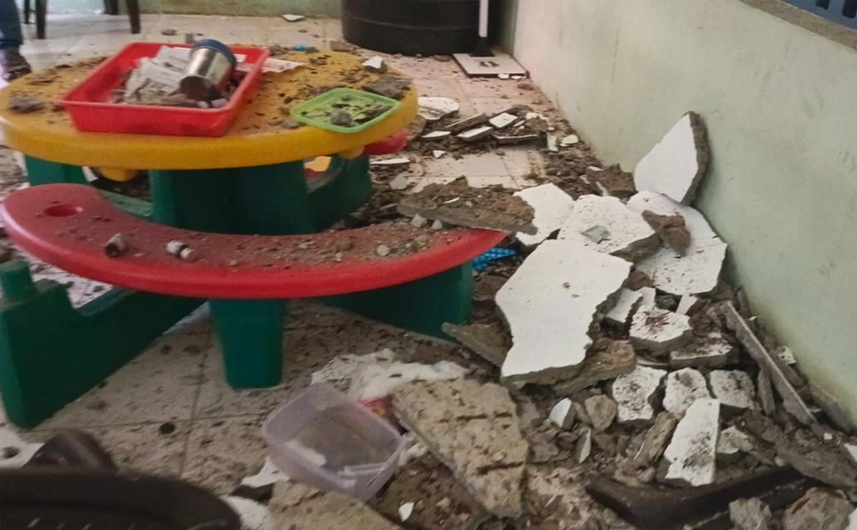2 children one woman injured roof collapse of Anganwadi building