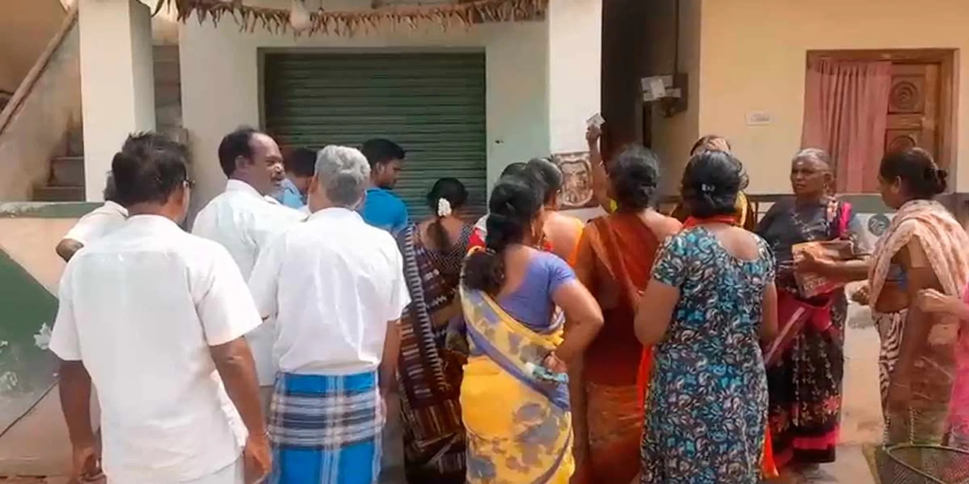Women's Rights Project; In Karur, women eagerly queued to get their applications