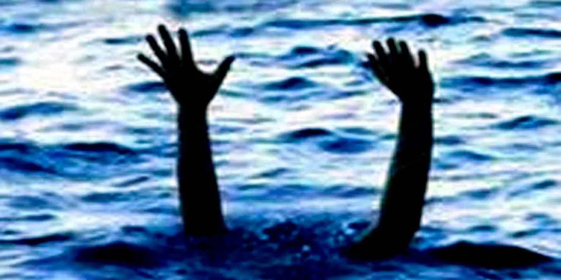  A student who went to bathe in the pool lost their live
