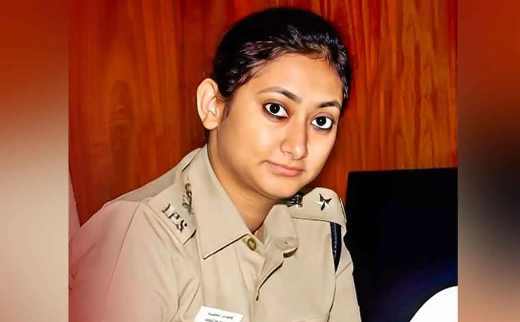 sp  vandita pandey sacked female police who asked for Rs 500 bribe